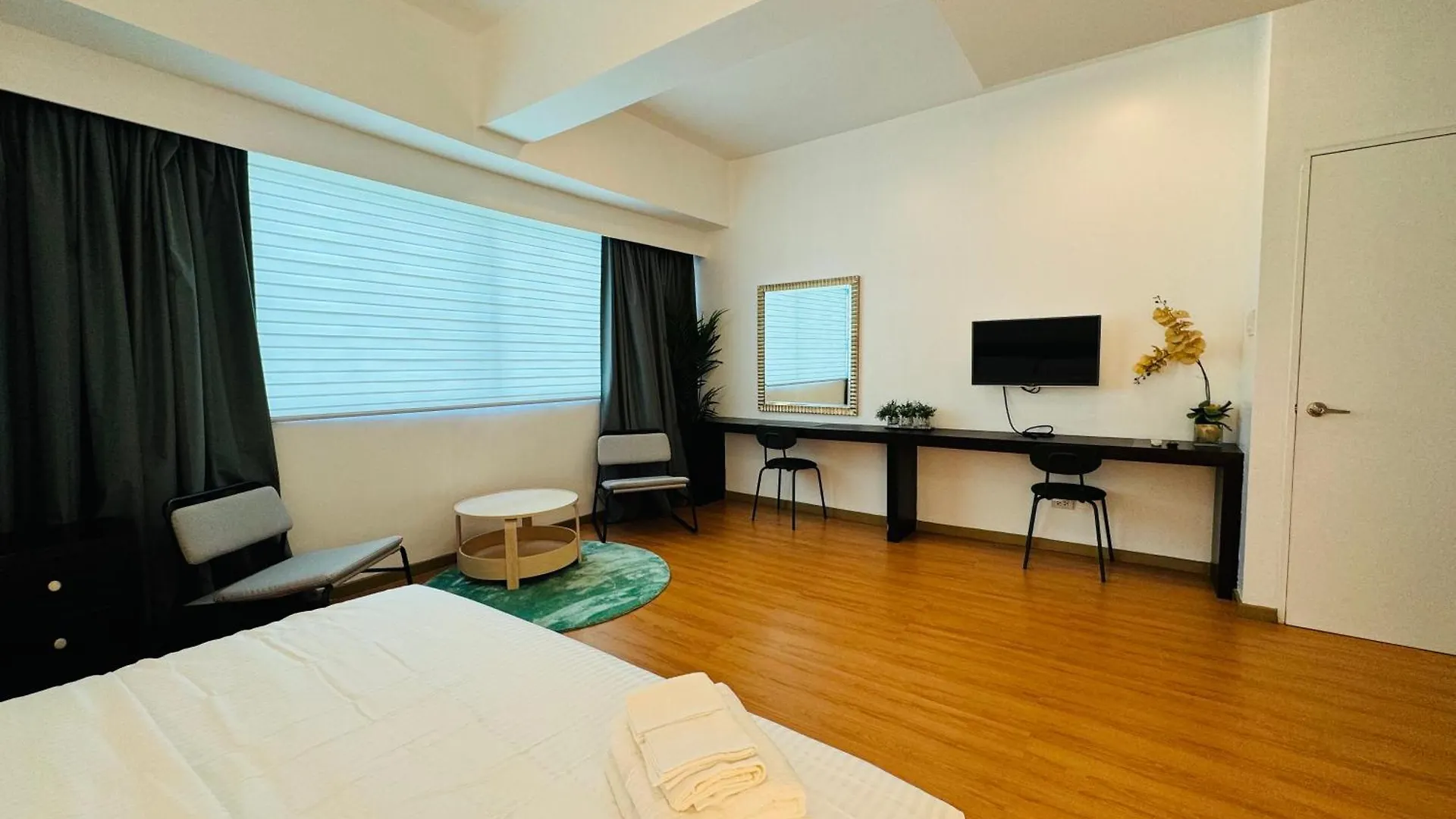 Avant At The Fort By Urban Realty Manila 0*,  Philippines